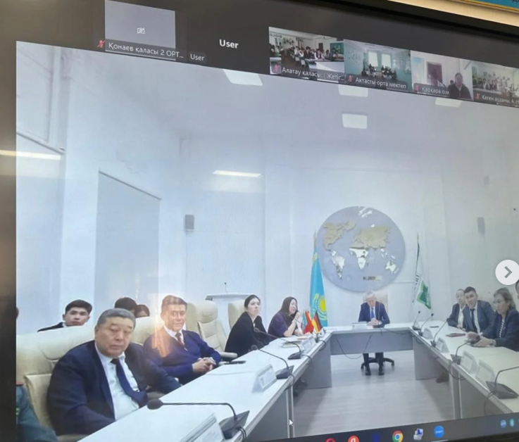 «Мамандықты дұрыс таңдау-болашаққа бастар жол» атты онлайн кездесу